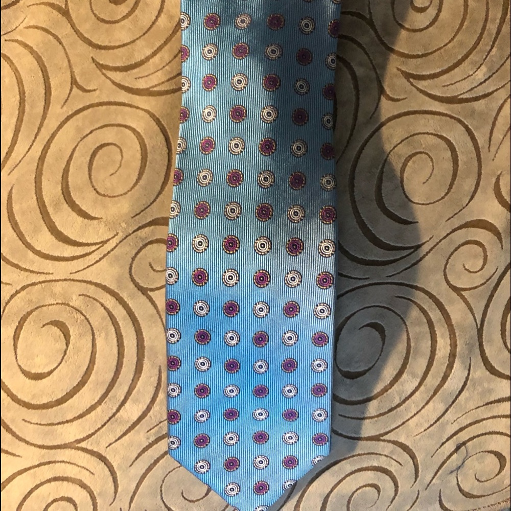 100% woven tie Boutique style. Exclusive